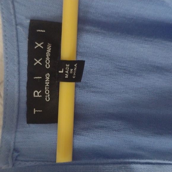 A light blue romper size large - Picture 4 of 4